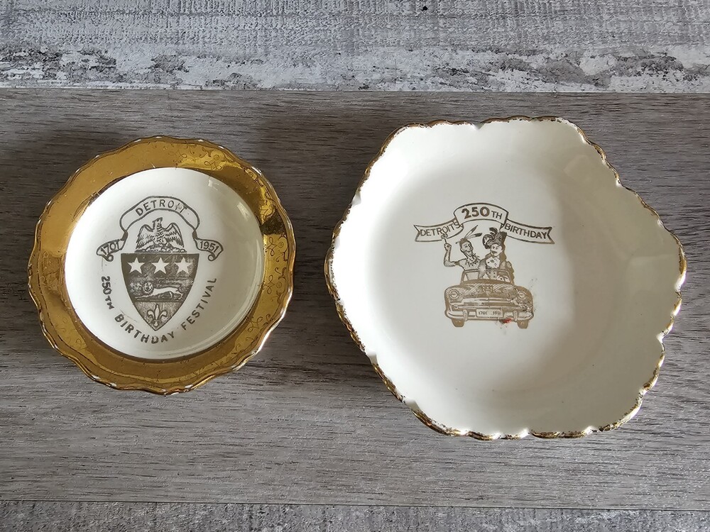 VINTAGE 1951 Detroit's Birthday 250th Michigan Mini Plates White Gold G23a5